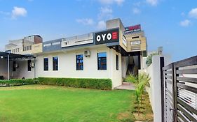 Hotel O Sawariya Palace